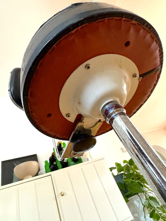 Image 1 of Vintage industriële draaistoel met voetrem (ook bekend als mobiele draaistoel / operatiekruk) Ook als doktersstoel, werkplaats