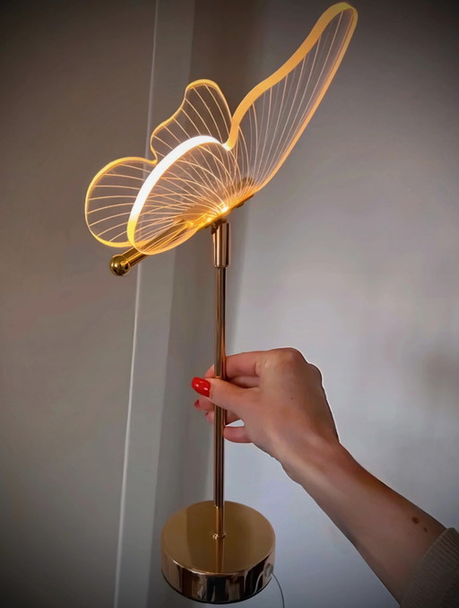 Lampe papillon moderne au design de conte de fées