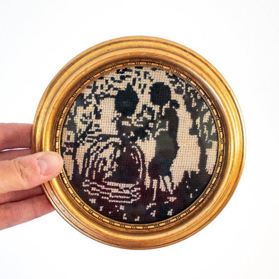 Image 1 of Broderie vintage encadrée en noir et blanc de style rococo baroque