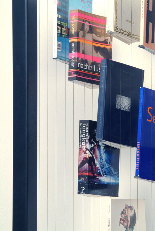 1 x Buch-Display