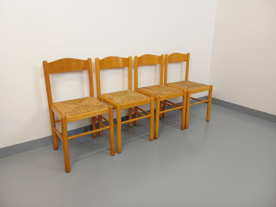 Image 1 of Suite van 4 Vintage Brutalistische stoelen in licht hout en stro uit de jaren 70 en 80