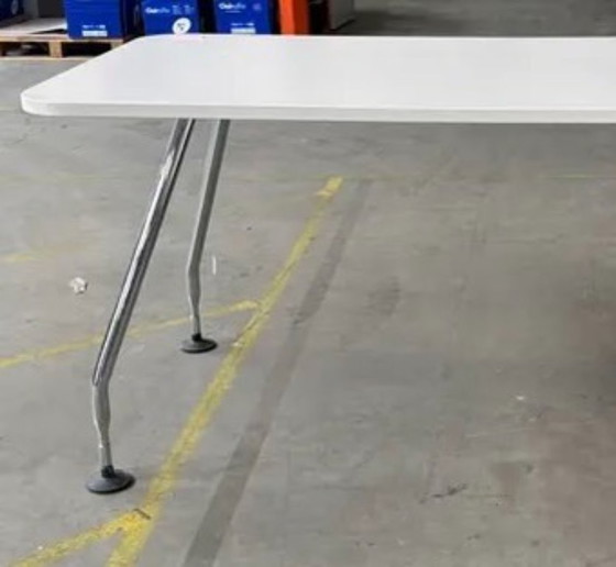 Image 1 of Tavolo Vitra Ad Hoc 160 cm bianco di Antonio Citterio
