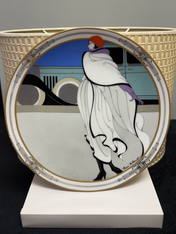 Image 1 of 🎨 "Arrivare con stile" | W.S. George Fine China | Marci McDonald | Stile Art Déco in movimento | Edizione limitata