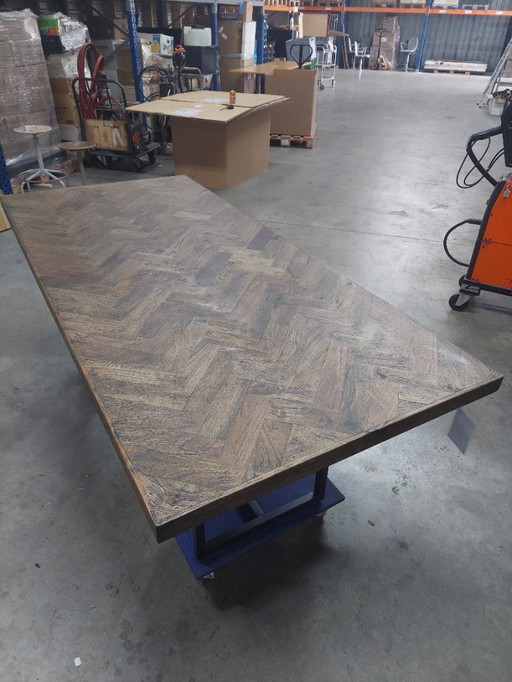 House Doctor Eettafel Van Mangohout Met Visgraatpatroon