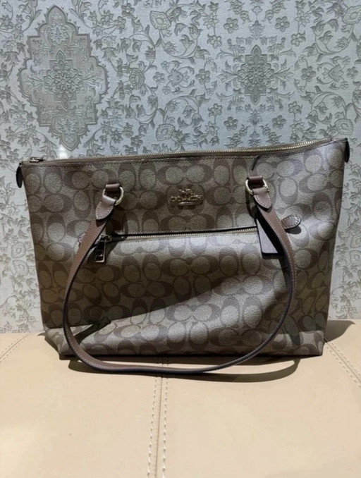 Coach gallery tote in signature canvas