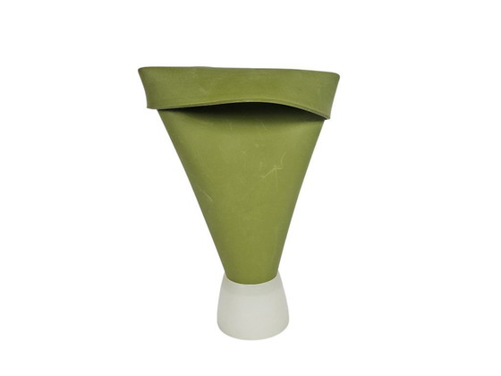 Image 1 of Design néerlandais - « Vase incroyable » - création de Johan Bakermans - caoutchouc - vase enroulable - années 90
