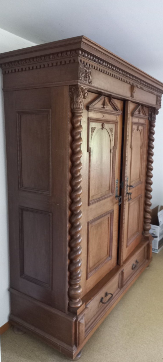 Armoire ancienne en bois de cerisier (baroque) du Château de Waldegg (4532 Feldbrunnen) e (photo 4 of 9)