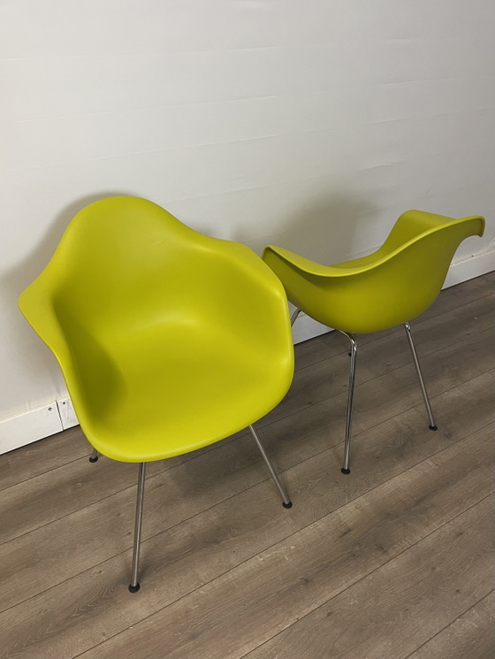 4x Vitra Dax Esszimmerstühle in Grün – Plastic, Metal, Modern (photo 4 of 8)
