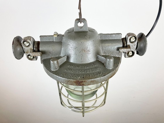 Image 1 of Suspension industrielle en fonte, années 1960