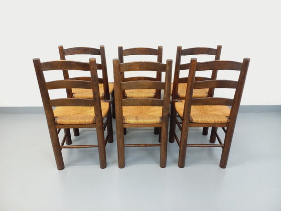 Image 1 of Set van 6 vintage brutalistische stoelen van Georges Robert, gemaakt van hout en stro, uit de jaren 50 en 60.