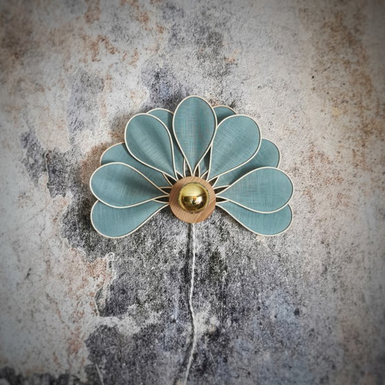 Image 1 of Applique murale, modèle Paon, 11 pétales en rotin et lin (teinte personnalisable)