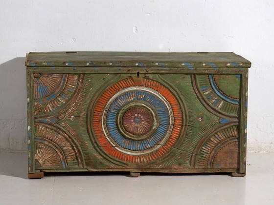 Malle ancienne sculptée style art populaire (c.1900) #79 – Armoires de rangement (photo 26 of 40)