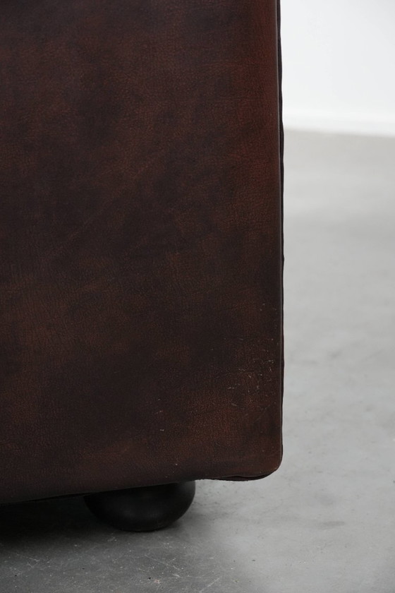 Image 1 of Canapé Chesterfield vintage 2 places en cuir de vachette marron foncé, de style anglais