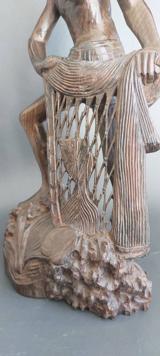 Image 1 of Antica statua di pescatore in legno di palissandro intagliato a mano di 41 cm