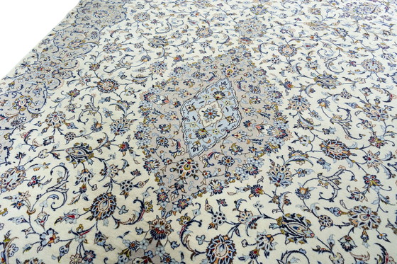 Image 1 of Handgeknoopt Perzisch tapijt Kashan kurk - 350 x 248 cm - Fijn & edel met bloemmotieven