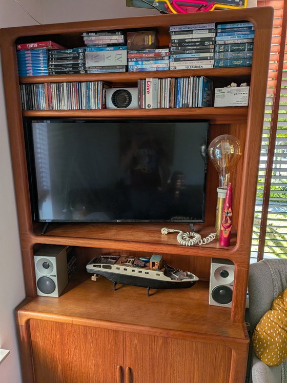 Dyrlund Display Cabinet with Lighting – Wood (photo 2 of 5)