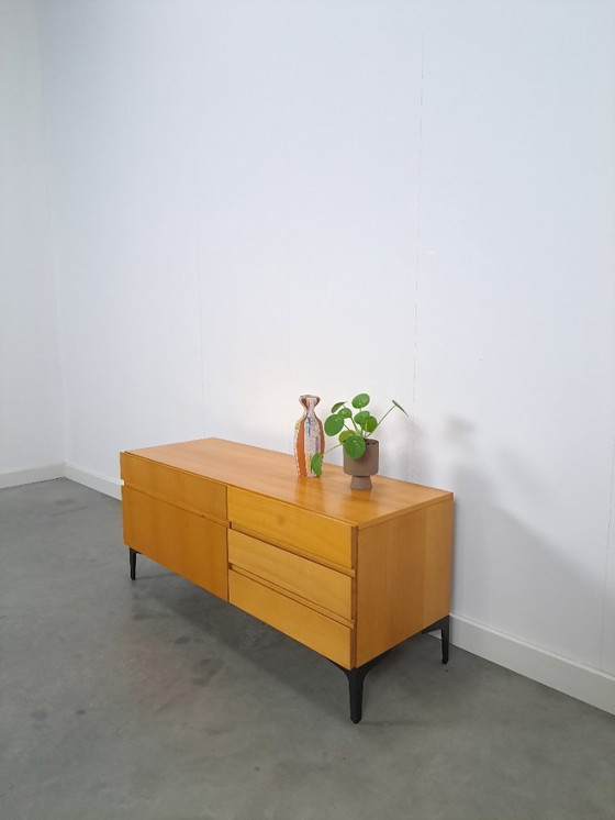 Image 1 of Mobile TV impiallacciato con cassetti e gambe in acciaio nero