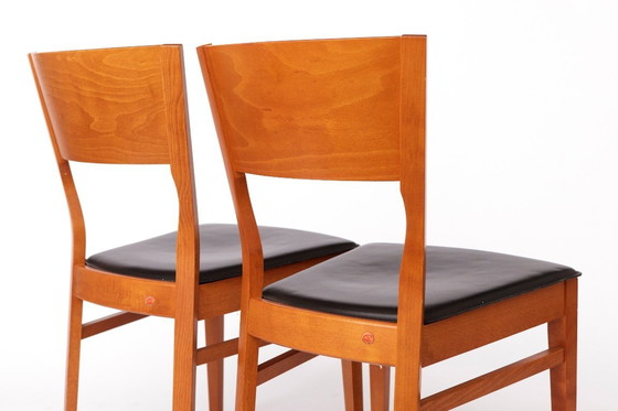 Image 1 of Set di 4 sedie italiane di DAL1923, anni '80, legno di olmo, similpelle nera