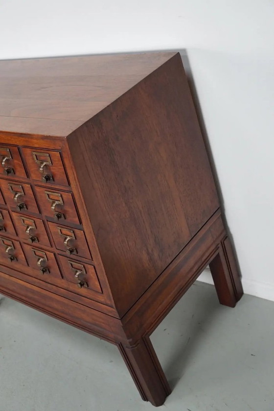 Image 1 of Antiguo armario de farmacia/archivador holandés de madera noble, década de 1920