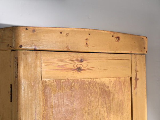 Armadio alto antico con patina ocra (c.1920) #18 – Rustic (photo 17 of 40)