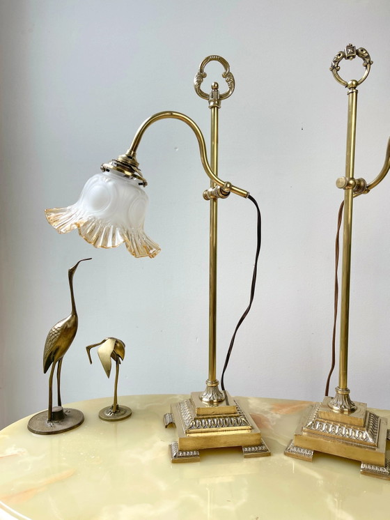Coppia lampade da scrivania Art Déco collo di cigno – Ottone dorato e paralume in vetro anni '20/'30 – (photo 2 of 11)