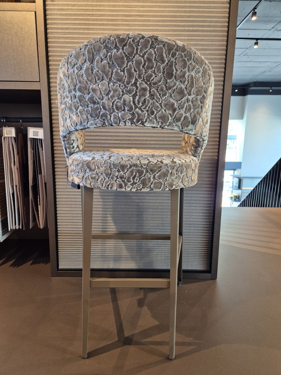 Sgabello da bar Hofstede Raanhuis C-Max in tessuto beige con stampa leopardata e base color champagne - 3 (photo 4 of 7)