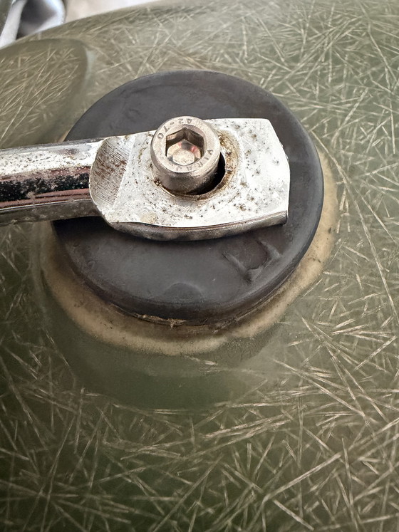 Image 1 of Chaise coque Eames verte Herman Miller (fibre de verre)