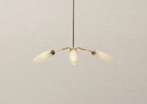 Plafondlamp met getextureerde glazen kappen en kristallen prisma's, jaren 60.
