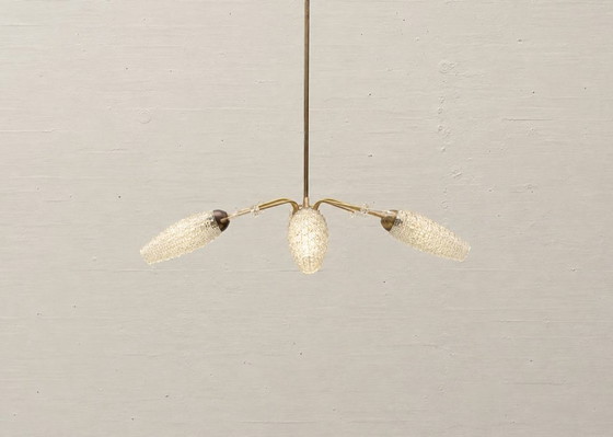Image 1 of Plafondlamp met getextureerde glazen kappen en kristallen prisma's, jaren 60.