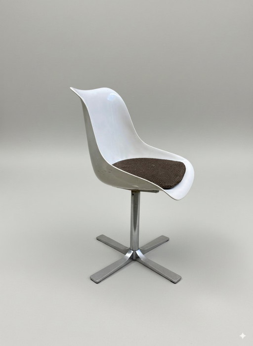 Chaise Tulipe Roche Bobois plastique moulé & piètement cruciforme chromé