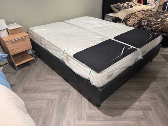 Image 1 of Tempur Arc bed