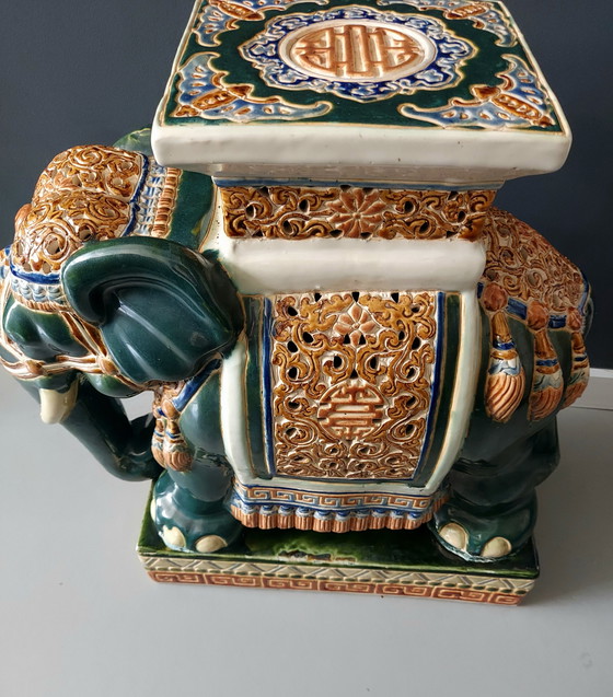 Image 1 of Table à plantes éléphant vintage en céramique XXL