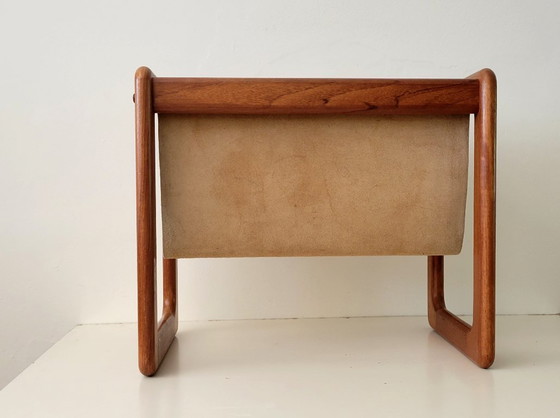 Image 1 of Portariviste Vildbjerg, mobile da lettura danese in stile Mid-Century Modern in teak e pelle scamosciata.
