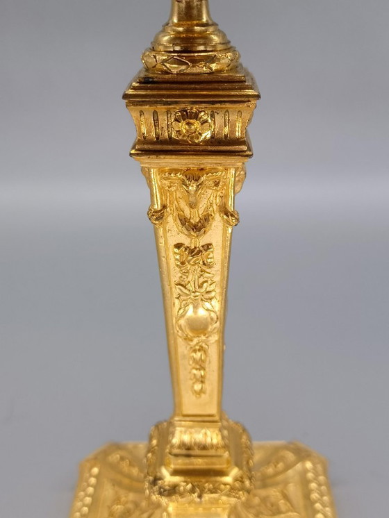 Image 1 of Coppia di candelieri in bronzo dorato e cesellato in stile Luigi XVI del XIX secolo
