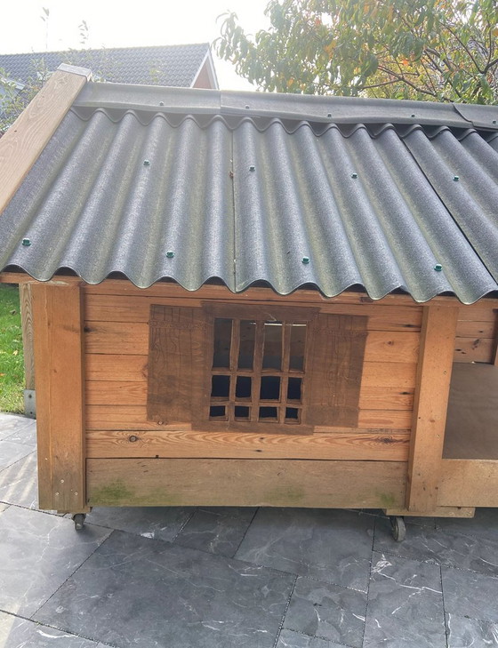 Image 1 of Casa de perro de madera hecha a mano