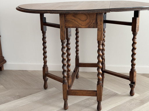 Antique oak gate-leg / hangoor table