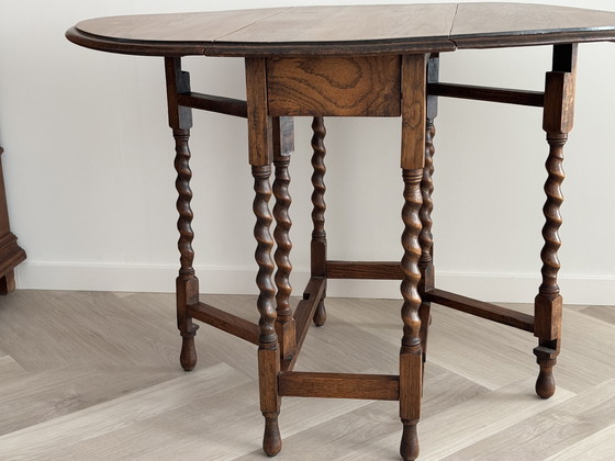 Image 1 of Table ancienne en chêne à piétement traîneau / hangoor