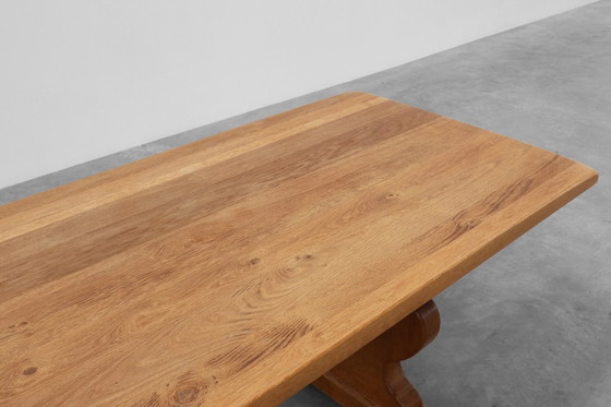 Image 1 of Französischer Eichenbodentisch des 20. Jahrhunderts mit geschwungenen Beinen und Bohlenplatte