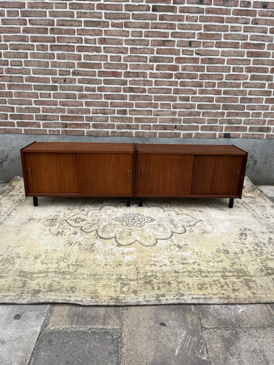 Image 1 of Mobile TV basso vintage in teak, un modello davvero fantastico con 4 ante scorrevoli.