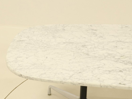 Image 1 of Eames Segmented Ovale Eettafel in Wit Marmer en Roestvrij Staal