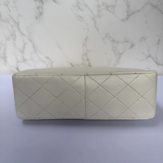 Chanel Vintage Mini Classic Flap Agneau Blanc – D'occasion – Autres sacs, Cuir, Cuir d'agneau (photo 9 of 11)