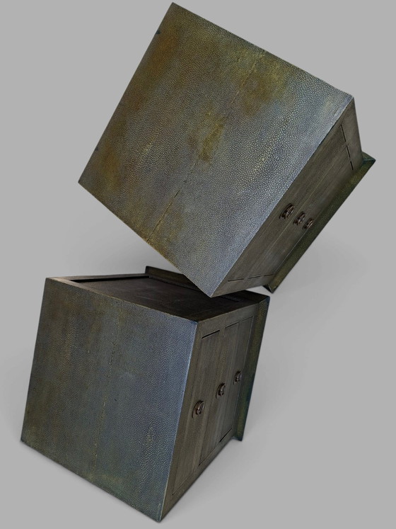 2 Comodini unici rivestiti in shagreen, cassettiere, dimensioni: 50x50cm e 50cm di altezza. – Leather, Wood (photo 6 of 6)