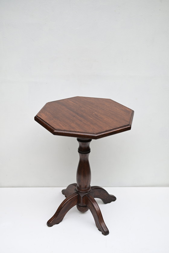 Image 1 of Vintage eiken bijzettafel, donker eiken achthoekige tafel, klassiek accent of plantenstandaard.