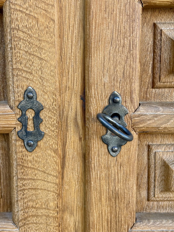 Image 1 of Massief eikenhouten kast – Spaans brutalistisch design, jaren 60