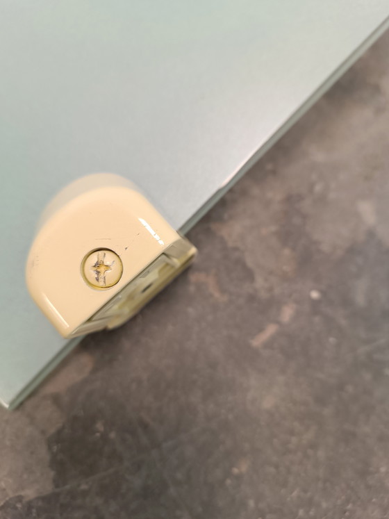 Image 1 of 2 étagères d'angle en verre vintage pour salle de bain