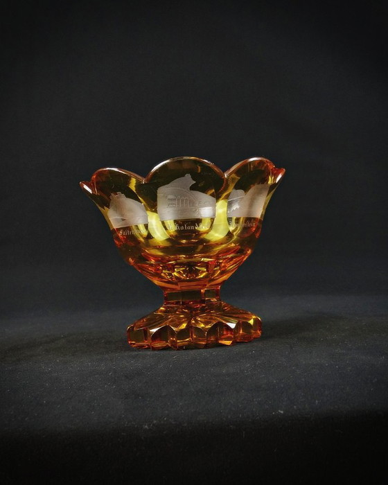 Image 1 of 19e eeuwse Boheemse kristallen schaal versierd met monumenten uit de Rijnland-Pfalz