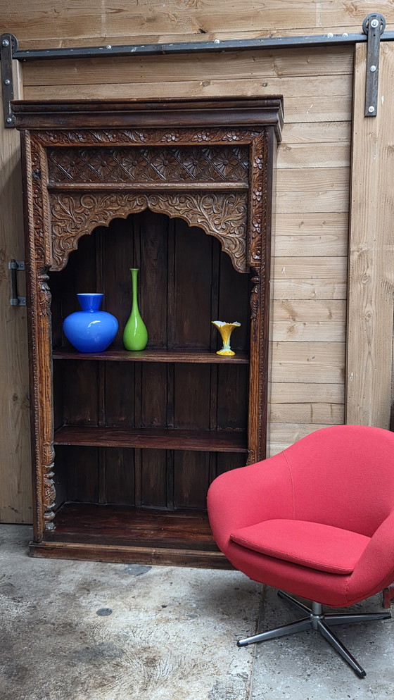 Image 1 of Armoire indienne ancienne en bois de manguier