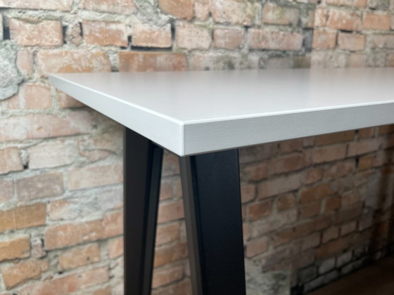 Steelcase B-Free Tavolo Alto – Bianco Nero | J.L. Iratzoki – Tavoli, Metal, lamine (photo 3 of 5)