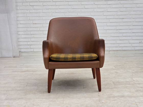 Image 1 of Anni '70, poltrona danese, similpelle, gambe in legno di teak.