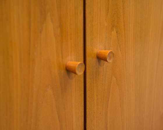 Image 1 of 60er Jahre,Zweitürige Kommode/Sideboard in Nussbaum